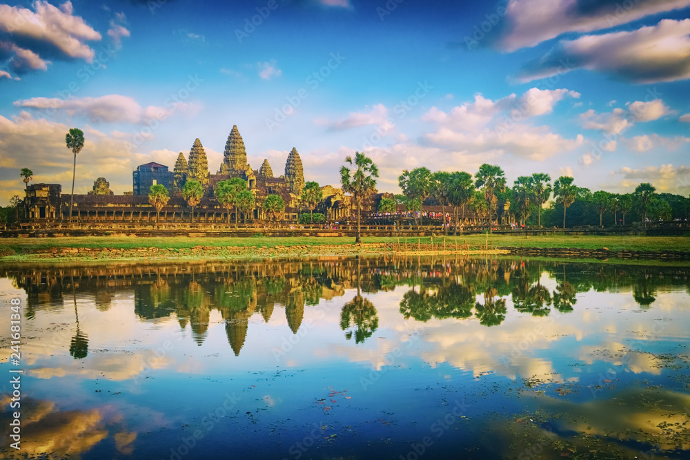 Obraz premium Angkor Wat temple at sunset. Siem Reap. Cambodia. Panorama