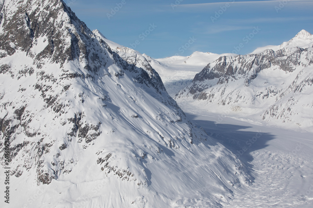 Berg an einem Gletscher Aletsch