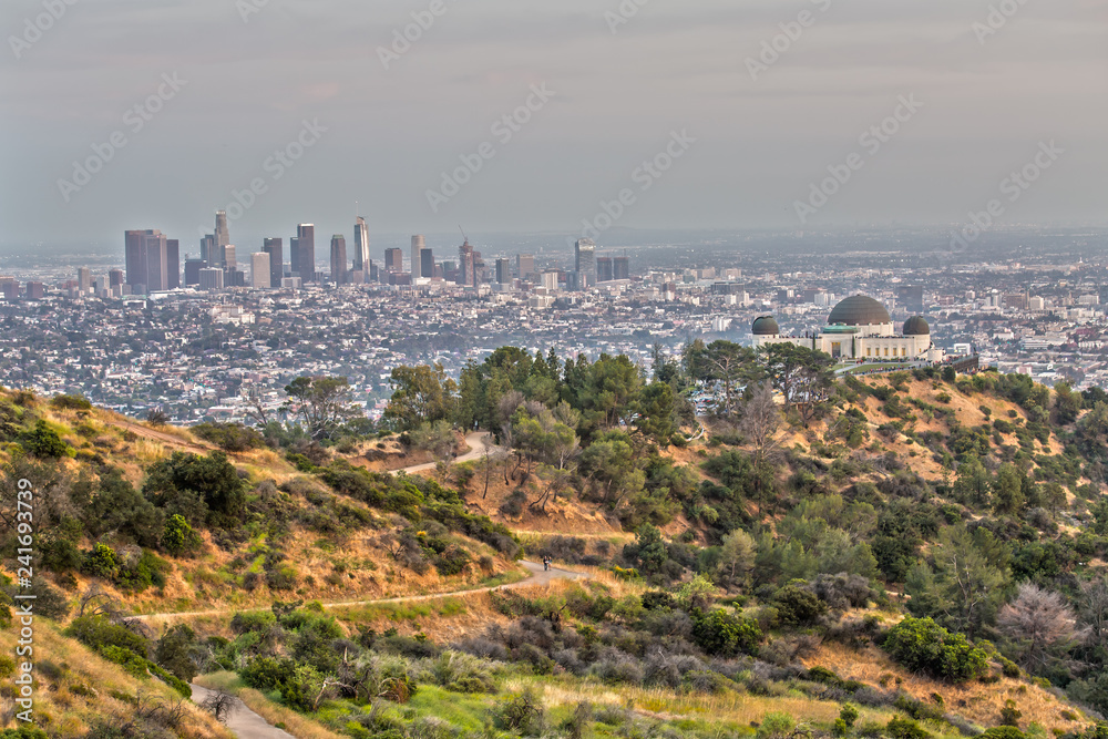 Fototapeta premium Griffith Observatory and the Skyline of Los Angeles