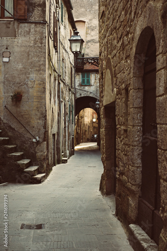 Fototapeta Naklejka Na Ścianę i Meble -  Pitigliano city street