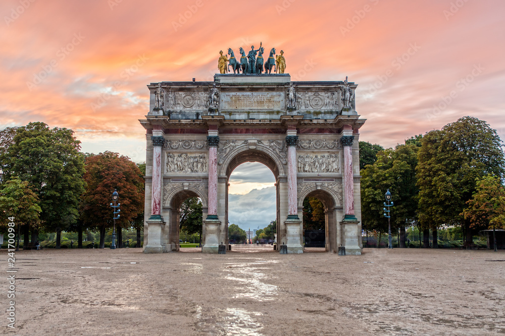 Arc de Triomphe du Carrousel at Sunset Arc de Triomphe du Carrousel at Sunset