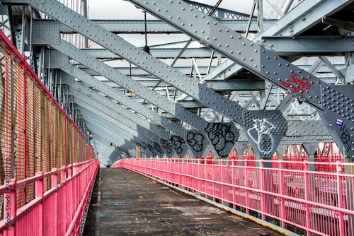 The Williamsburg Bridge is a suspension bridge across the East River in New York City , USA