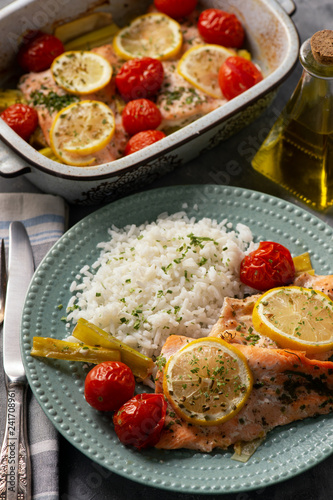 Oven baked salmon with leek and tomatoes, served with boiled rice.