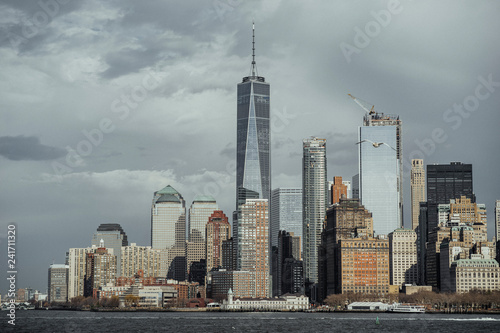 Skylinie New York from Staten Island Ferry photo