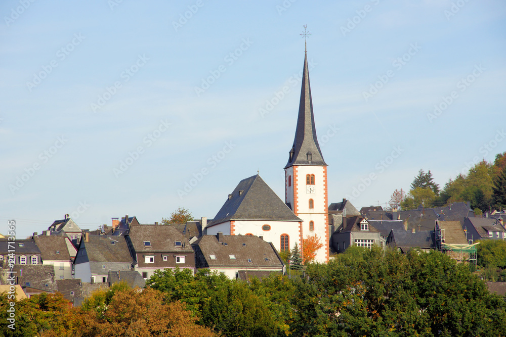Enkirch an der Mosel gesehen von dem Dorf Kövenig gegenüber
Enkirch an der Mosel gesehen von dem Dorf Kövenig gegenüber