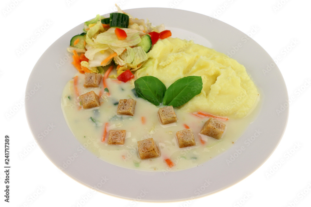 Lachsgeschnetzeltes mit Gemüsesoße und Kartoffelpüree dazu frischer Mixsalat Lachsgeschnetzeltes mit Gemüsesoße und Kartoffelpüree dazu frischer Mixsalat