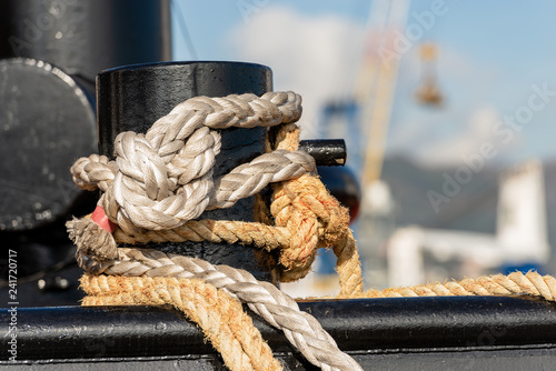 Mooring bollard with ropes or hawsers on the ship