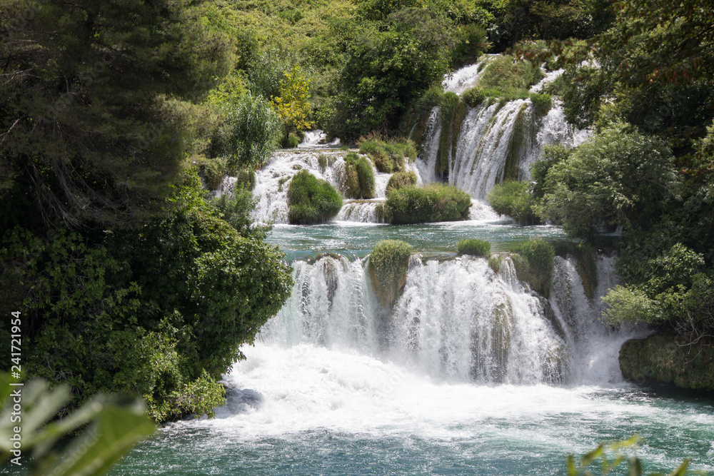 Obraz premium Piękny wodospad Skradinski Buk W Parku Narodowym Krka - Dalmacja Chorwacja, Europa