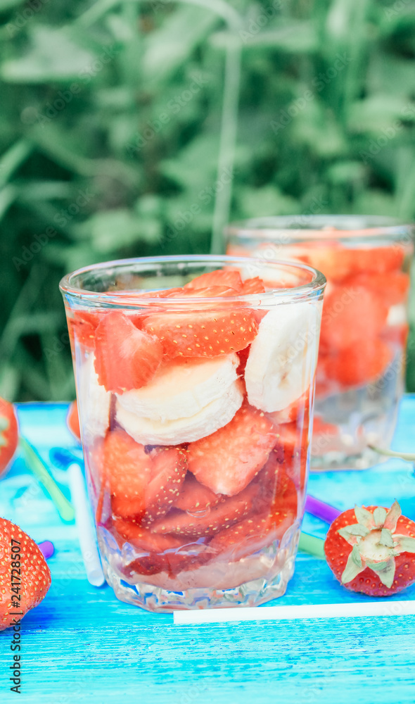 detox smoothies with strawberries and banana detox smoothies with strawberries and banana