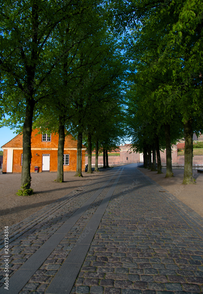 Allée du château de Kronborg à Helsingør, Seeland, Danemark