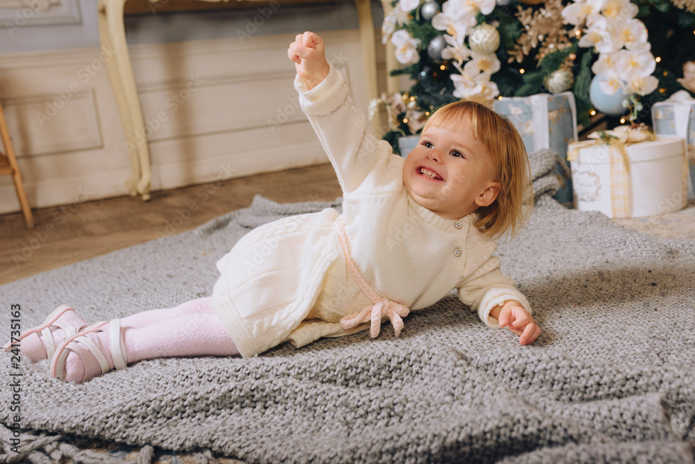 Fototapeta premium happy child plays