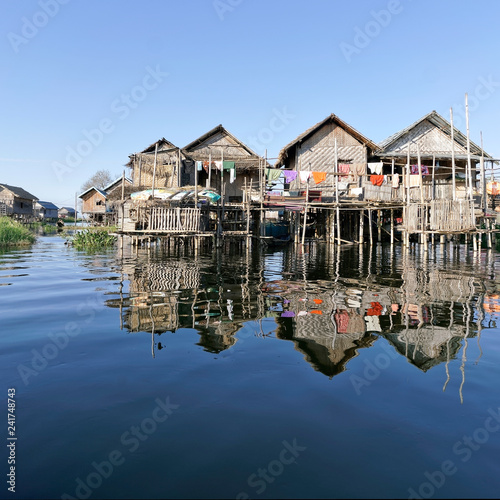 Lac Inle, Village sur pilotis photo