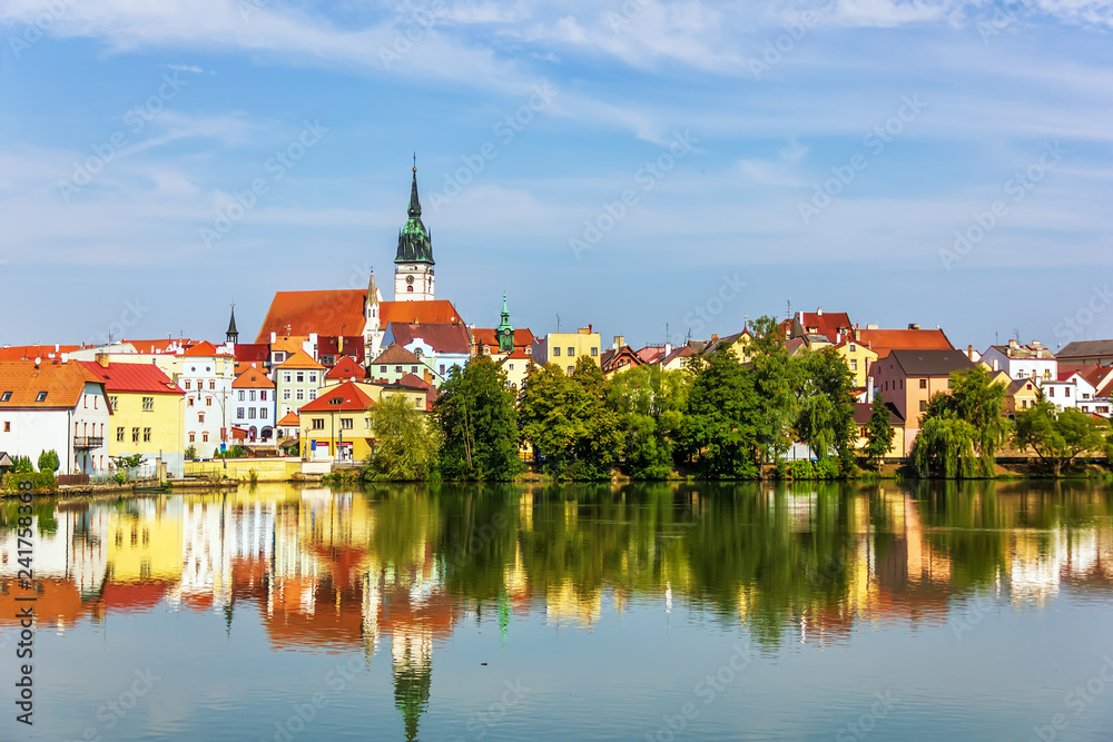 Naklejka premium Austrian village near the lake, beautiful view