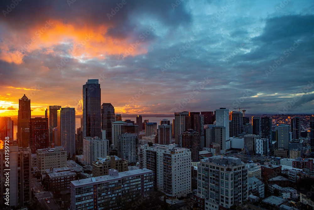 Sunset over downtown of Seattle, WA - obrazy, fototapety, plakaty 