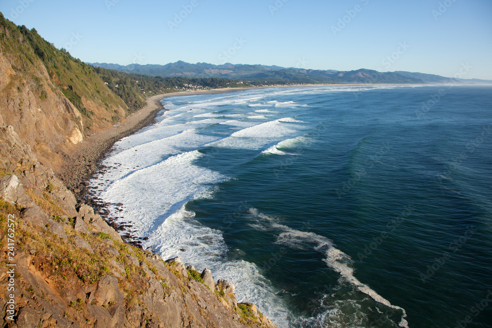Looking out on the Pacific Ocean from Neahkahnie Mountain overlook off highway 101 near Manzanita, OR. Looking out on the Pacific Ocean from Neahkahnie Mountain overlook off highway 101 near Manzanita, OR.
