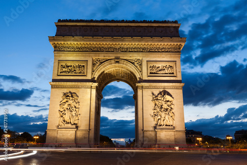 Arc de Triomphe in Paris © Henryk Sadura