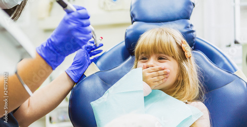 Little girl sitts in the dentist's office