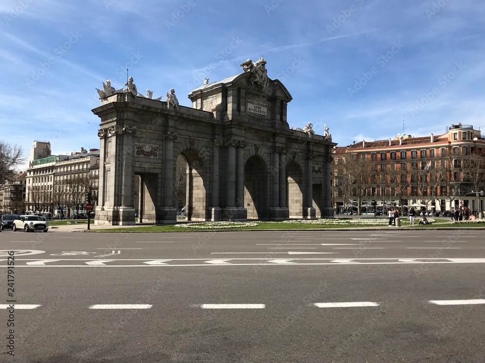 Fototapeta premium triumphal arch in Madrid