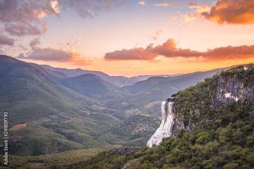 Photography Amazing sunset over the incredible petrified waterfalls of Hierve el Agua in Oax
