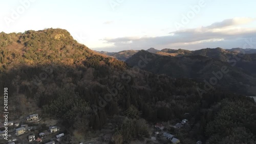 山間の町からの眺め