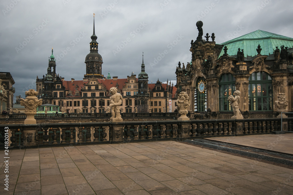 Lo Zwinger di Dresda è un capolavoro di architettura barocca, Germania