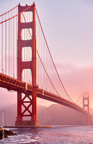 Obraz na plátně Golden Gate Bridge at sunrise, San Francisco, California