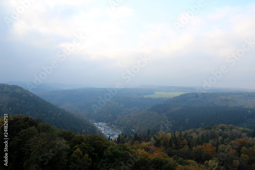 weitblick über die umgebung in dresden sachsen deutschland fotografiert im herbst an einem sonnigen tag während einer sightseeing tour