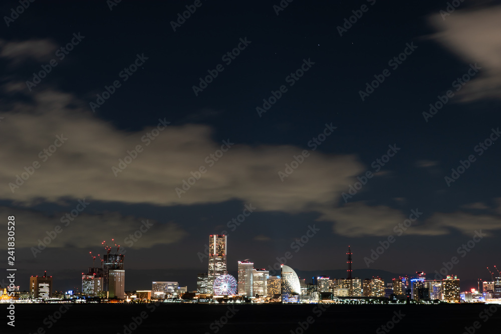 海から見た横浜の夜景