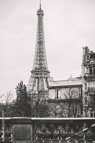 Vue sur la Tour Eiffel © lorabarra