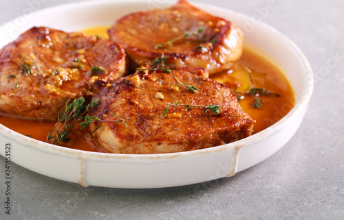 Spicy meat chops with gravy © manyakotic