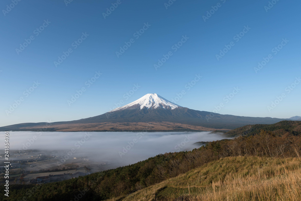 富士山と雲海 山梨県忍野村