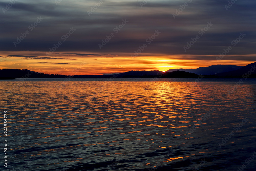 Obraz premium Sonnenuntergang am Bielersee