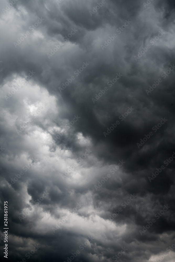 Obraz premium storm cloud background during raining