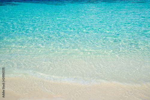 Fototapeta Naklejka Na Ścianę i Meble -  Wave of tropical sea beach on white sand