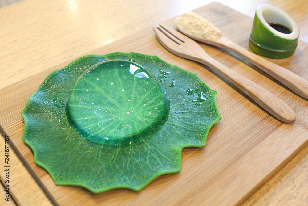 Water cake (the water drop dessert mochi "mizu shingen mochi" or