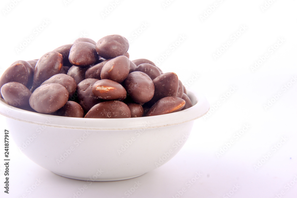 Fototapeta premium chocolate almond inbowl