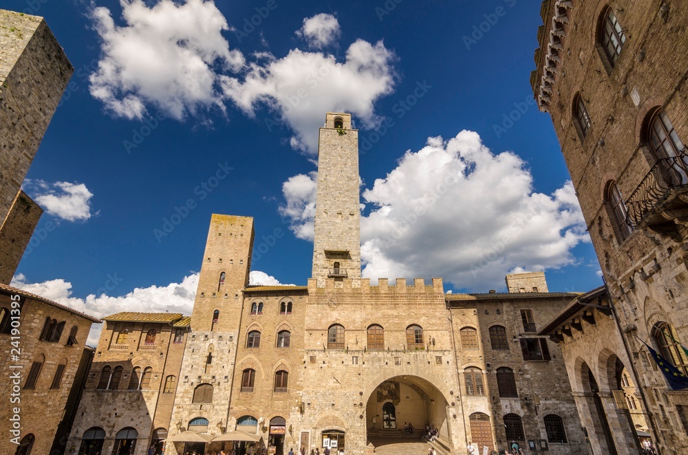Piazza del Duomo di San Gimignano 