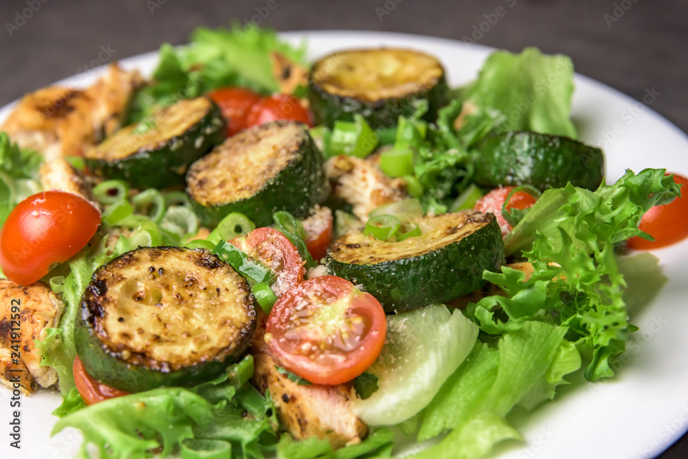 Green salad with grilled chicken and grilled courgette