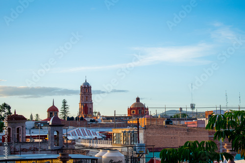 Cielo y casas mexicanas, Querétaro, México