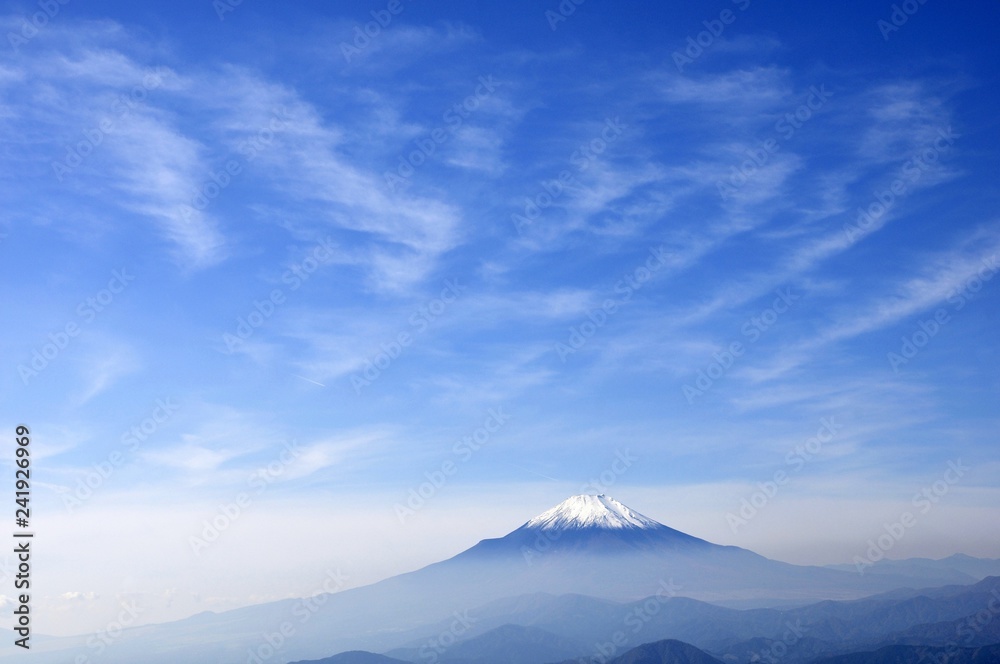 すじ雲と富士山