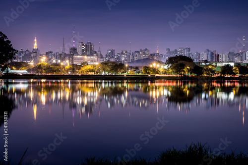 Noite em São Paulo, Brasil