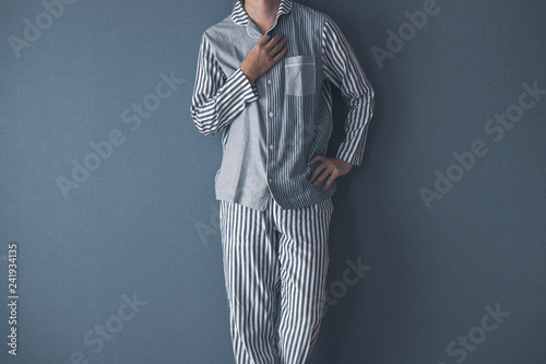 パジャマ姿の男性 photo