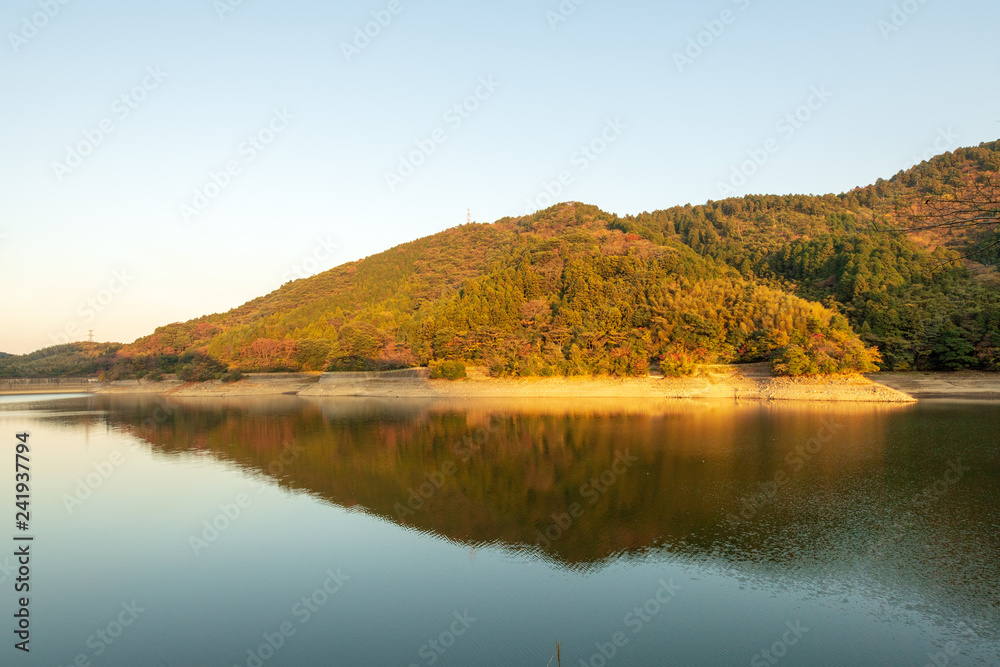 晩秋の河内貯水池