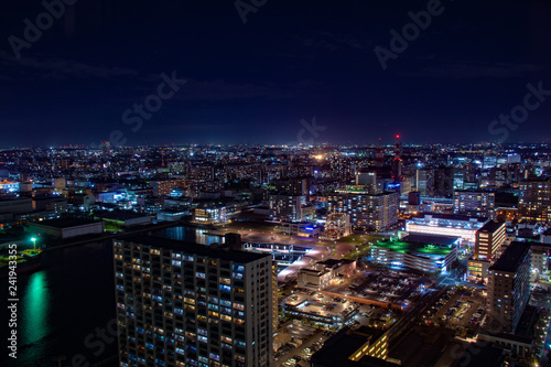 都会の夜景 © katudon