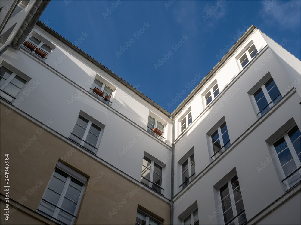 façades d'immeubles rue des Archives à Paris façades d'immeubles rue des Archives à Paris