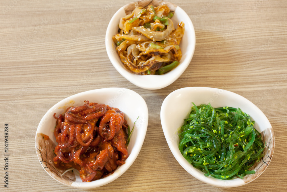 spaghetti with tomato sauce