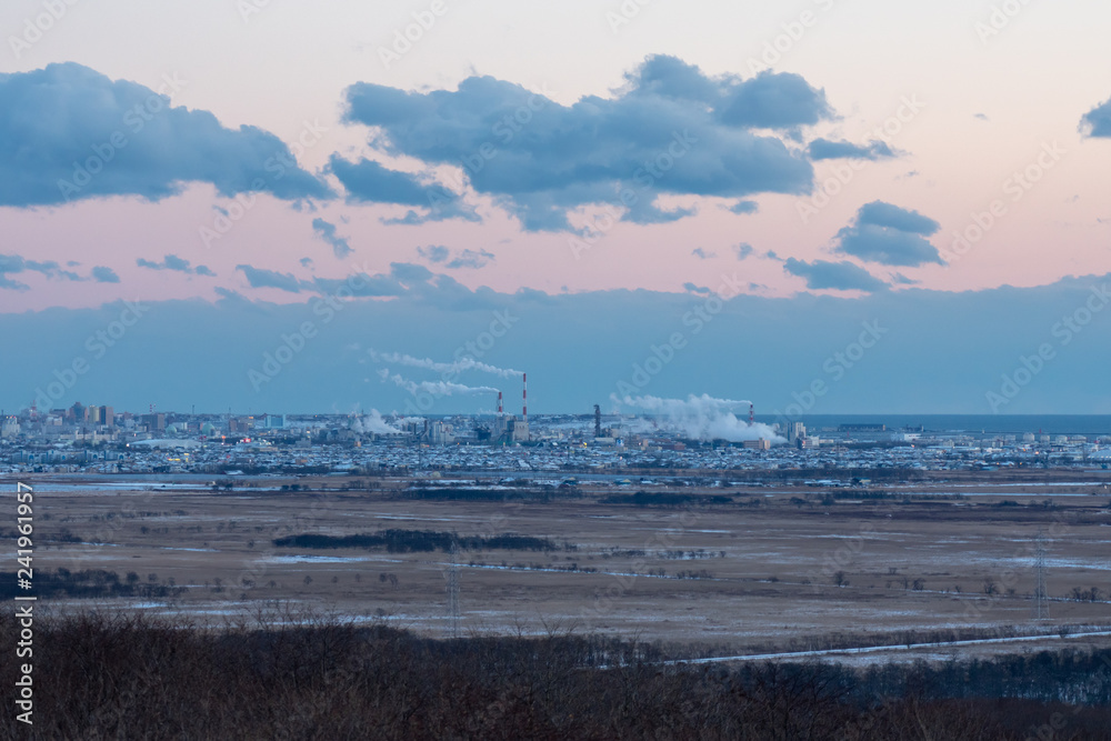 冬の釧路湿原展望台から見る釧路市街の風景