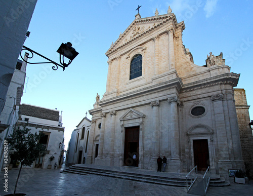 la chiesa di San Giorgio martire Locorotondo (Puglie)