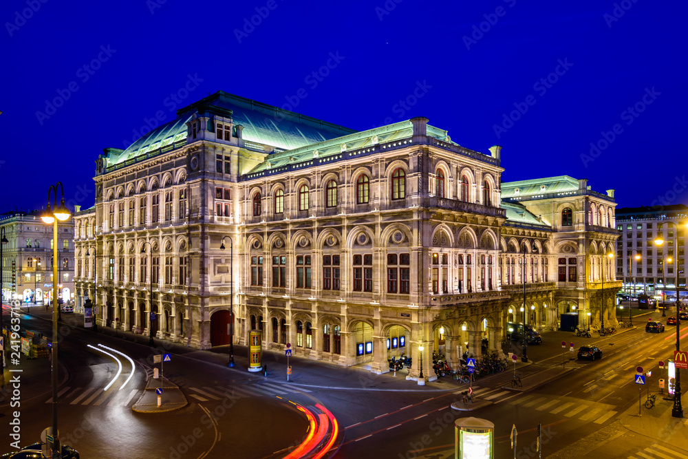 Staatsoper in Wien in der blauen Stunde