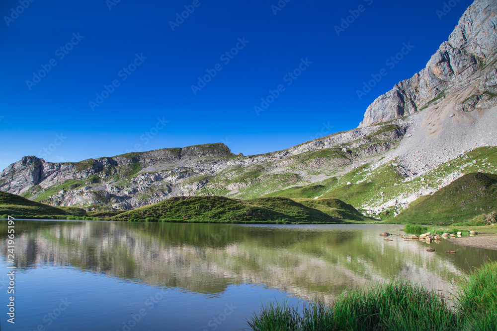 Obraz premium Jezioro Peyre